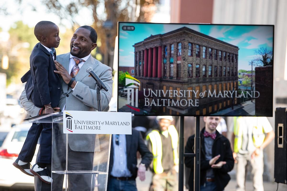 Ray Lewis speaks to a crowd